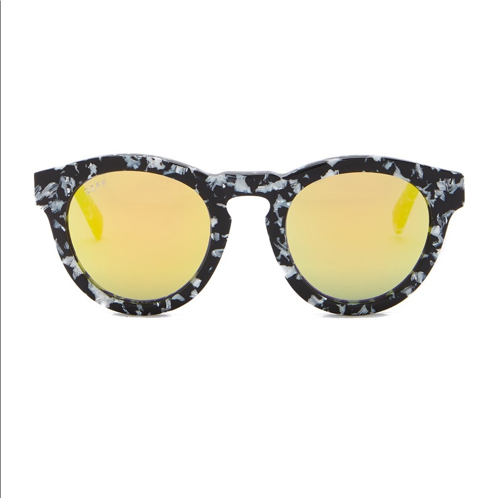 Diff Dime sunglasses in black/white + gold mirror
